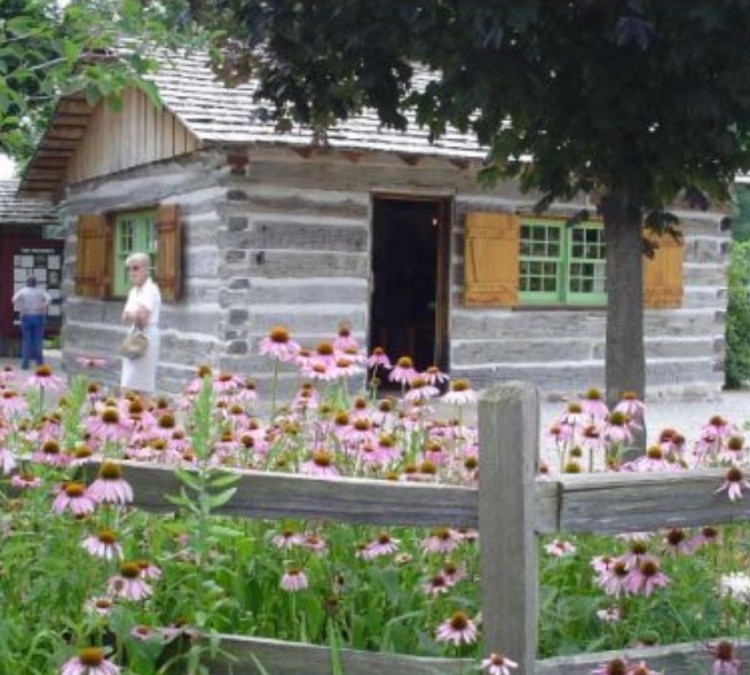 Pioneer Log Cabin Museum and Vintage Garden in Wehmhoff Square (Burlington,&nbspWI)